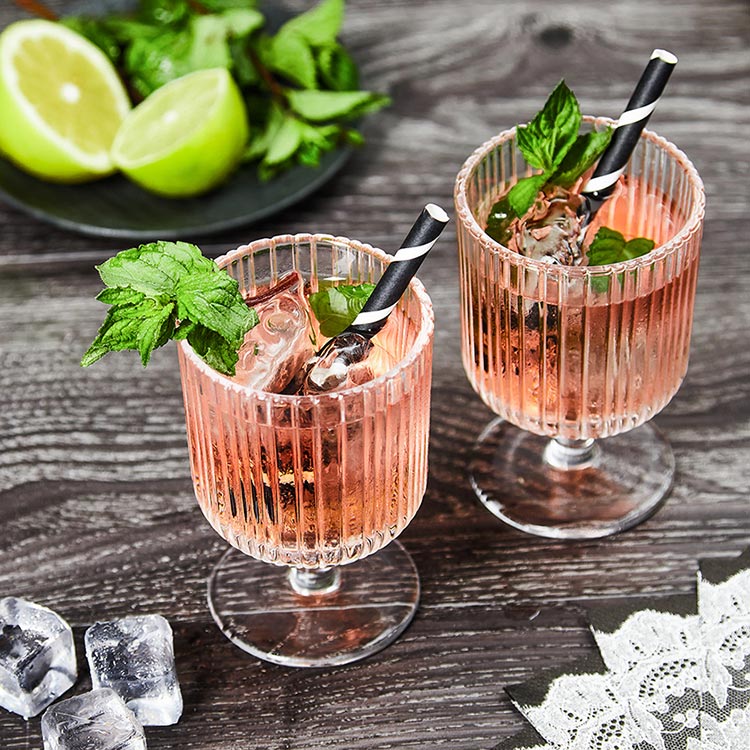 Rosé Cocktails mit Limetten und Minze
