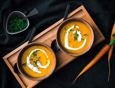 Karrottensuppe mit frischen Kräutern Möhren