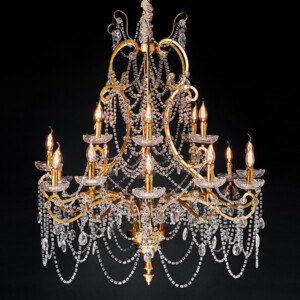 Kronleuchter mit Glitzerketten und fake-Kerzen