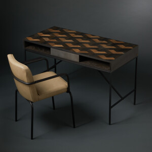 Stuhl mit Arbeitstisch