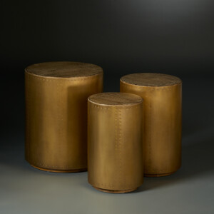 drei goldene Zylinder