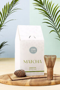 Teeverpackung mit Accessories im Ambiente Matcha