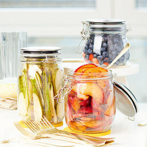 Einmachgläser Birnen Pflaumen Blaubeeren Sonniges Ambiente